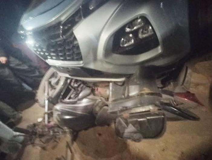 सीसीएल के गोविंदपुर कॉलोनी मुख्य सड़क में तेज गति कार ने मारी बाइक को टक्कर, पिता पुत्री हुए घायल।