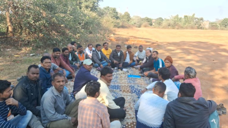 अल्ट्राटेक सीमेंट के मजदूरों की समस्याओं को लेकर एक बैठक रखा गया।