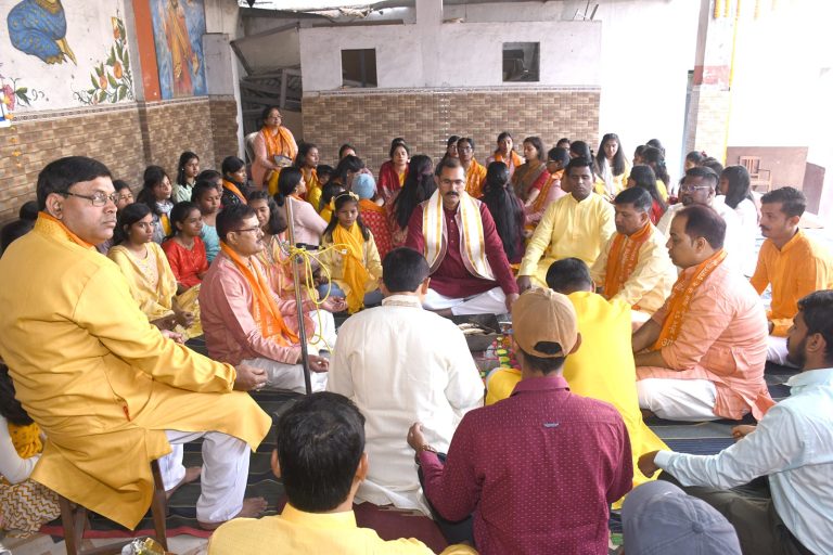 डी ए वी कथारा में वसंतोत्सव का आयोजन।