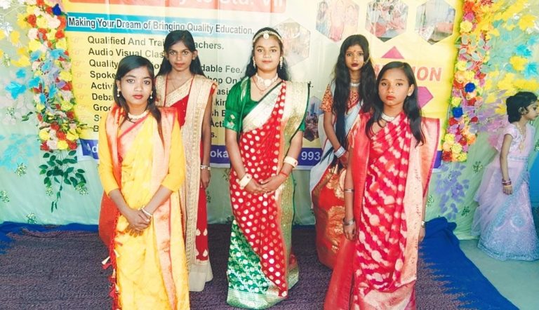 सरस्वती माता भूल न जाना, अगले बरस तुम्हें फिर है आना” “सरस्वती माता विद्या दाता” “मां शारदे की जय”