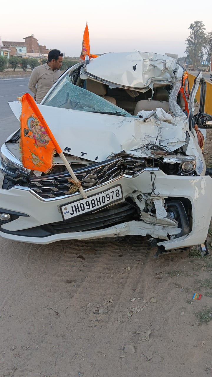 सड़क हादसे में तेनुघाट व्यवसायी की हालत गंभीर, एक की मौत।