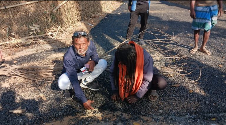 सड़क निर्माण में अनियमितता का आरोप, ग्रामीणों ने जताया आक्रोश।
