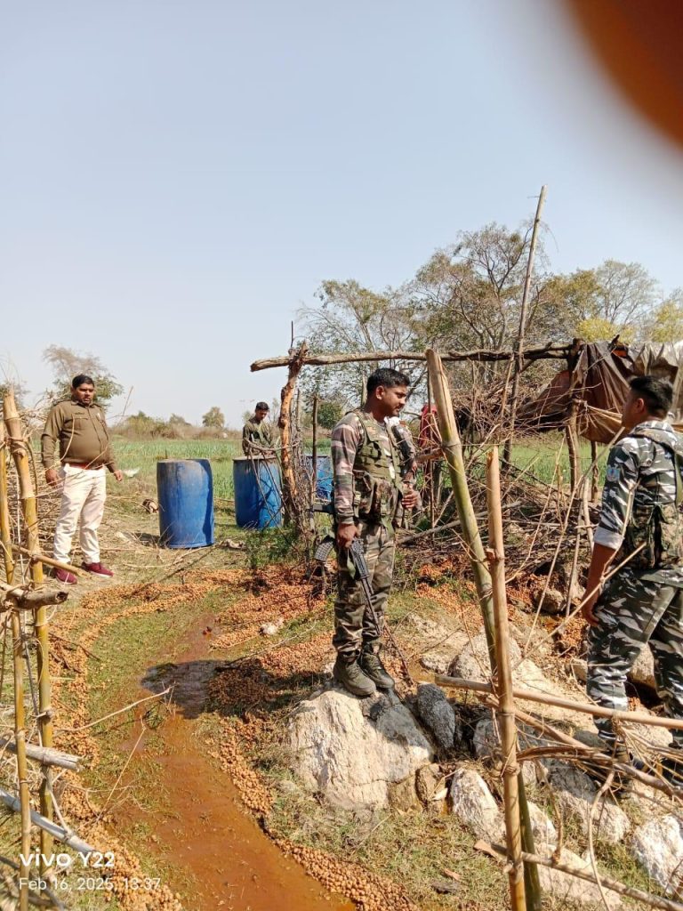 पलामू जिले में अवैध शराब के खिलाफ बड़ी कार्रवाई हुई है। 