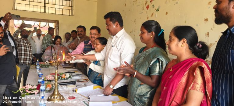 खिजरी विधायक ने अधिकारीयो व प्रतिनिधियों के साथ की समीक्षा बैठक।