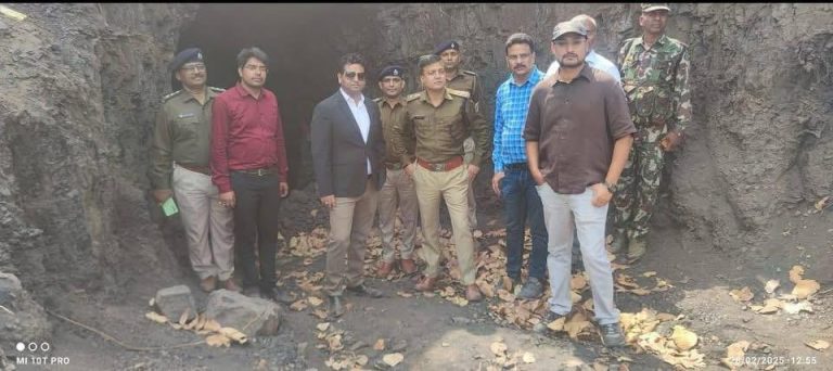 अवैध कोयला सुरंगों पर चला आला अधिकारियों का बुलडोजर