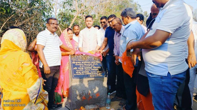 बेरमो विधायक ने बोकारो थर्मल में किया 79 लाख रुपए की लागत का नाली का शिलान्यास।