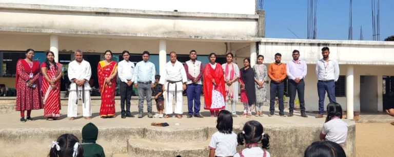 विद्यालय के छात्र-छात्राओं को कराटे की प्रशिक्षण दिया गया, कराटे प्रशिक्षण में 400 छात्र- छात्राएं हुए शामिल।