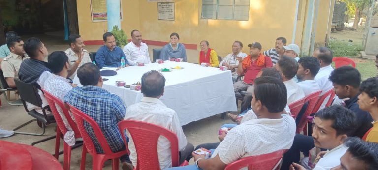 होली पर्व को लेकर पतरातू थाना में गणमान्य लोगों की हुई शांति समिति की बैठक 