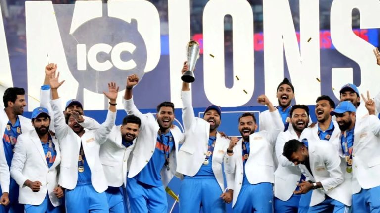 IND vs NZ: चैम्पियंस ट्रॉफी जीतने पर क्यों मिलती है सफेद जैकेट? क्या है इसके पीछे कारण