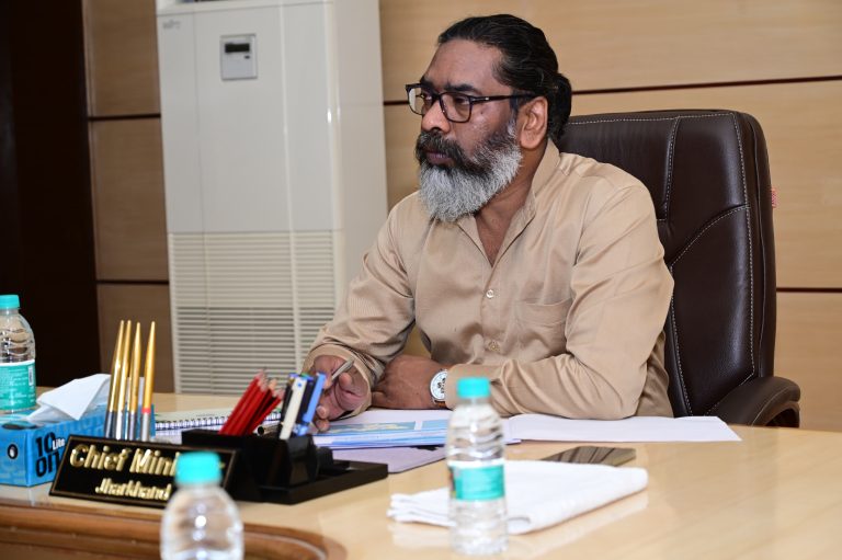 मुख्यमंत्री हेमन्त सोरेन ने आगामी पर्व-त्योहारों के मद्देनजर राज्य में विधि व्यवस्था को लेकर वरीय पुलिस अधिकारियों को दिया कई निर्देश