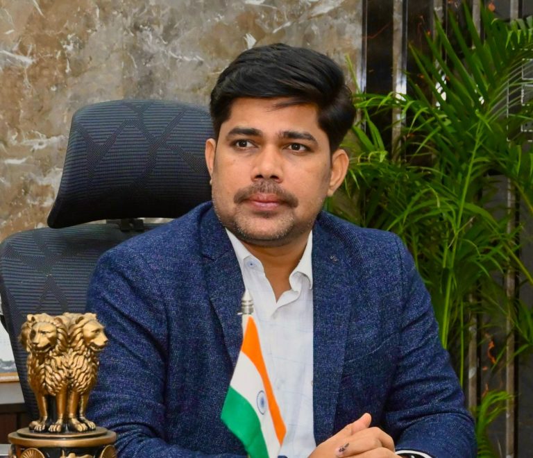 गरीबों व असहाय लोगों के हक को मारने वाले सम्पन्न राशन कार्डधारियों पर उपायुक्त का चला डंडा