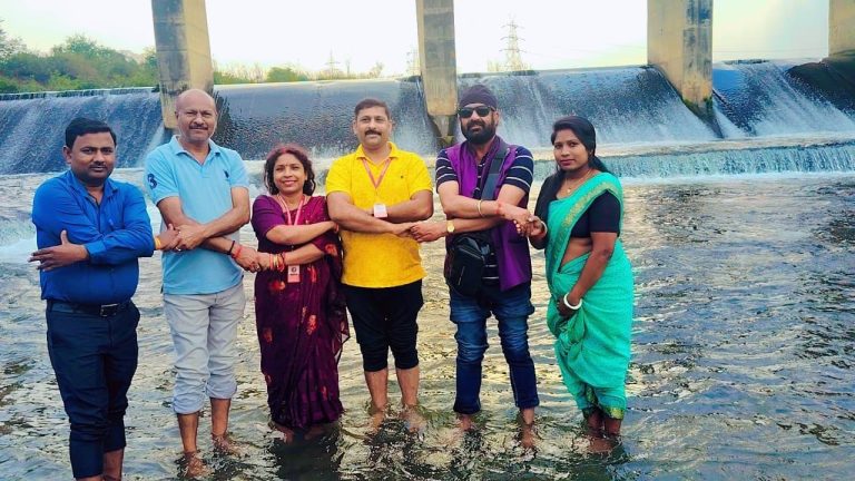 विश्व जल दिवस: न्यू मिशन लाइफ केयर फाउंडेशन ने दामोदर नदी में संदेश दिया