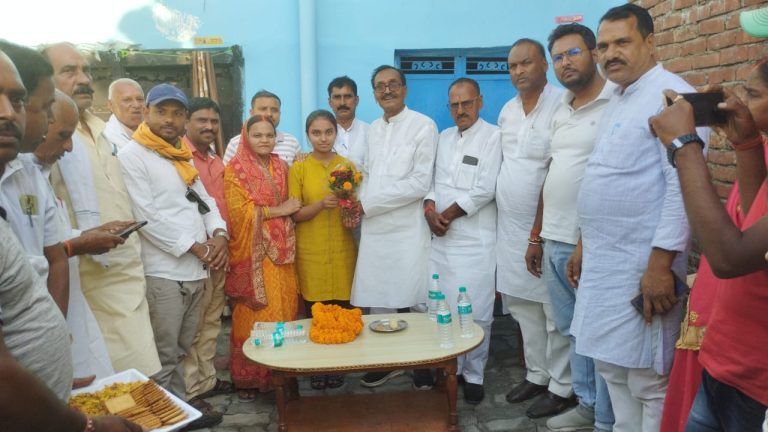 औरंगाबाद: संजना गुप्ता ने मैट्रिक परीक्षा में किया शानदार प्रदर्शन, पूर्व सांसद ने दी बधाई