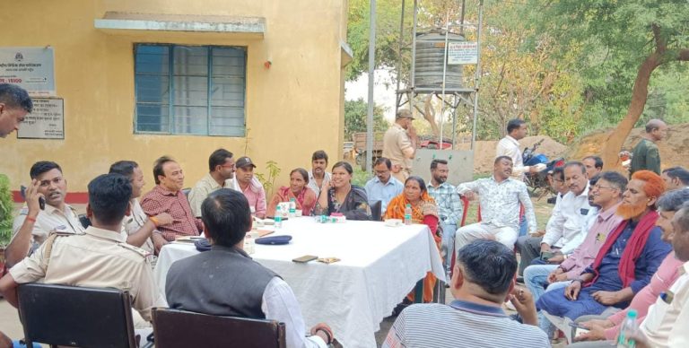 रामनवमी, ईद और और सरहुल को लेकर पतरातू थाना में हुई शांति समिति की बैठक 