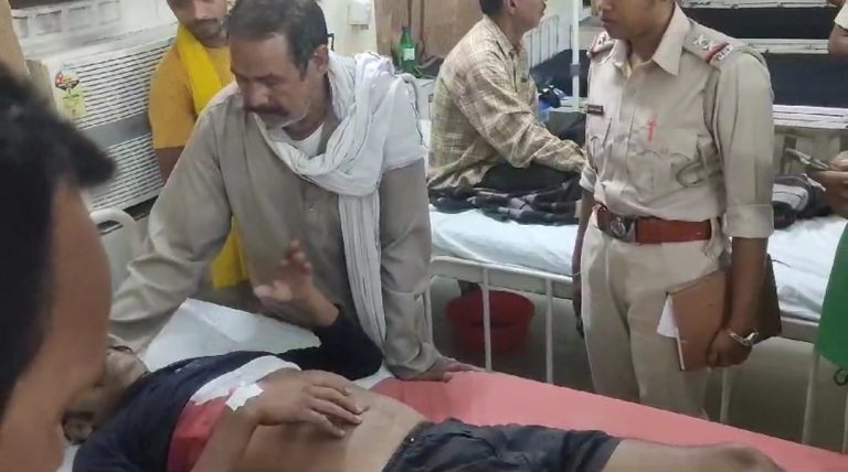 जामताड़ा में चलती बाइक सवार पर अपराधियों ने पीछा कर चलायी गोली।