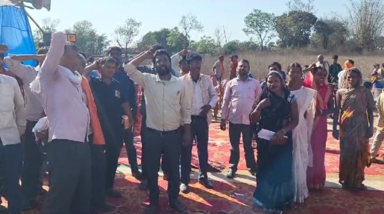 लोक जनसुनवाई कार्यक्रम में रैयतों ने किया जोरदार विरोध, बिचौलियों में बढ़ी बेचैनी।