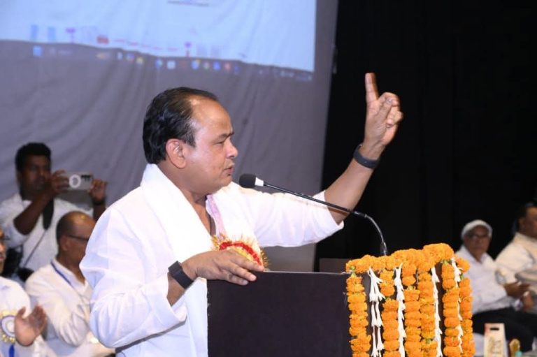 स्वास्थ्य मंत्रालय में भूचाल! मंत्री डॉ. इरफान अंसारी का बड़ा फैसला — डॉ. राजकुमार को रिम्स निदेशक पद से तुरंत हटाया गया