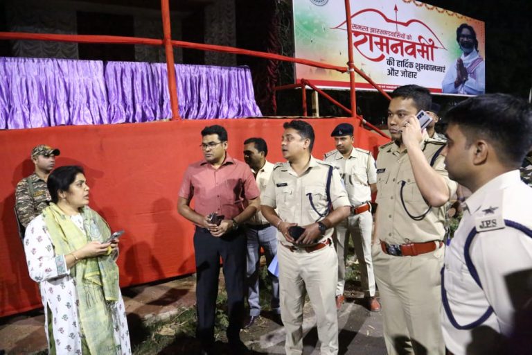 डीसी – एसपी ने चास अनुमंडल क्षेत्र के विभिन्न इलाकों का किया दौरा।