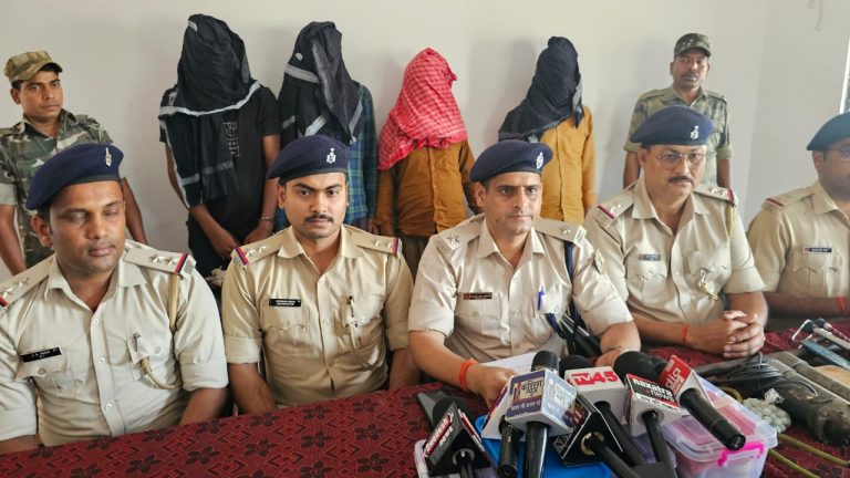 अंतर्राज्यीय ज्वेलरी चोर गिरोह के चार व्यक्तियों को गिरफ्तार