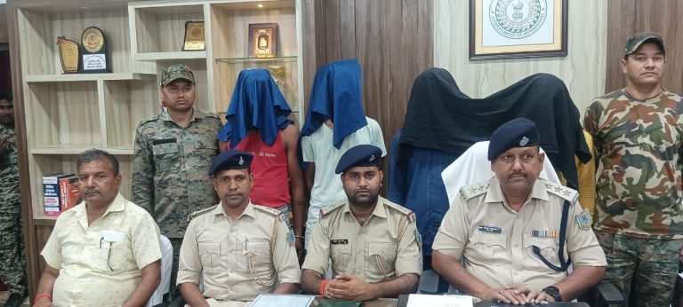 पिकअप बोलोरो सवारी गाड़ी चोरों ने ले उड़ी थी, पुलिस ने चार को दबोचा