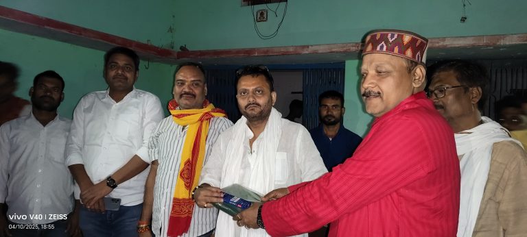 कर्मा गांव में जनसंवाद करते विधायक डब्लू बोले – समग्र विकास मेरी प्रतिबद्धता