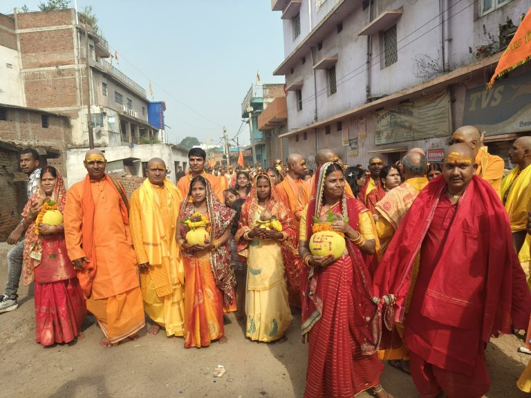 गाड़ीलौंग में भब्य कलश यात्रा के साथ नौ दिवसीय महायज्ञ का हुआ शुरुवात