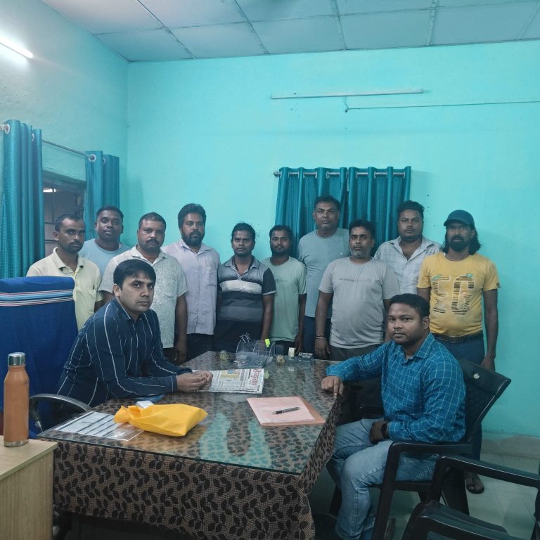 बिजली विभाग के पदाधिकारी और कर्मचारियों के साथ बैठक