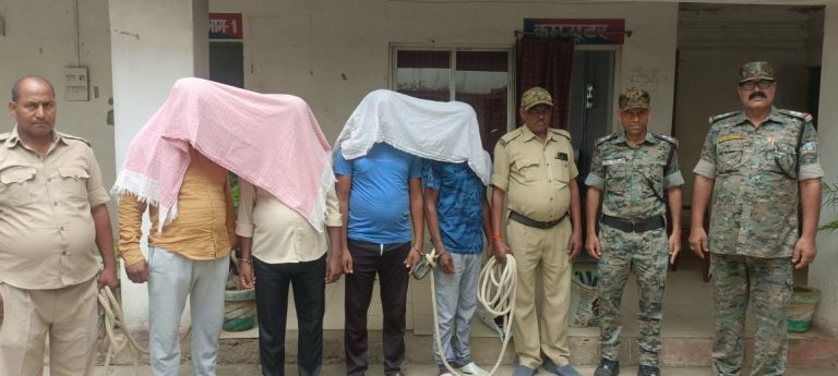 चतरा पुलिस की बड़ी कार्रवाई, 4 तस्करों से 4.35 किलो अफीम बरामद, स्कूटी और नकदी जब्त