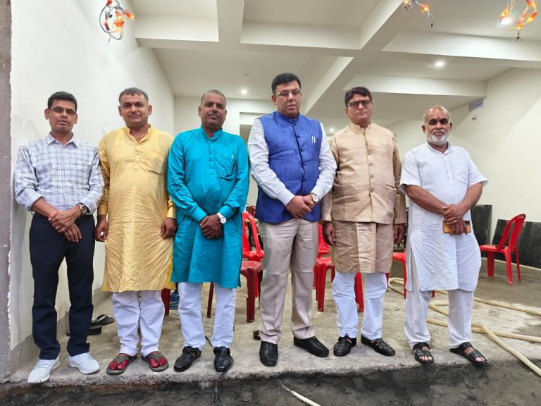 टंडवा भाजपा निवर्तमान मंडल अध्यक्ष गोविंद तिवारी के पुत्री के गृह प्रवेश में पहुंचे कई जनप्रतिनिधि।