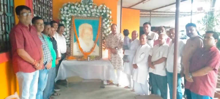 श्रमिक नेता स्वर्गीय ईश्वरी प्रसाद सिंह का 35 वां पुण्यतिथि मना।