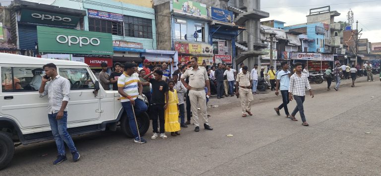 कथारा में ट्रैफिक उल्लंघन पर सख्ती, 86 वाहनों से 1.56 लाख रुपये का ऑनलाइन चालान।