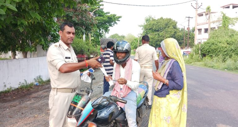 बोकारो ट्रेफिक पुलिस के द्वारा अपने उच्च पदाधिकारियों के दिशानिर्देश पर वाहन जाँच अभियान चलाया गया।