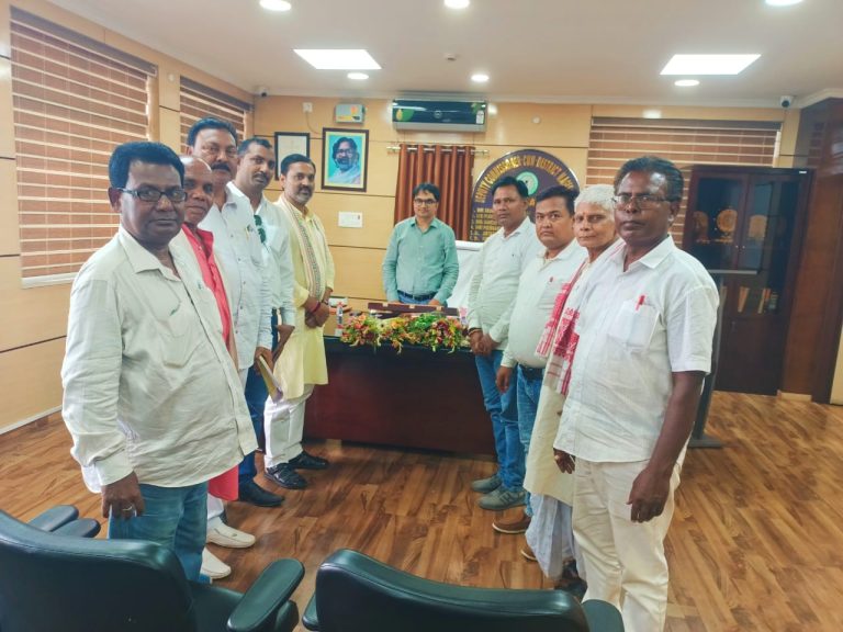 पतरातू प्रखंड कांग्रेस कमेटी का प्रतिनिधि मंडल डीसी से मिले 