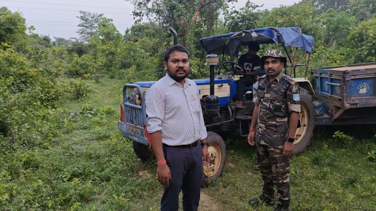 खनन विभाग ने चलाया सघन जांच अभियान, 02 ट्रैक्टर किया जप्त।