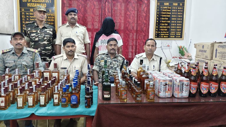हुसैनाबाद पुलिस की बड़ी कार्रवाई – किराना दुकान से भारी मात्रा में अवैध देशी-विदेशी शराब बरामद, एक गिरफ्तार