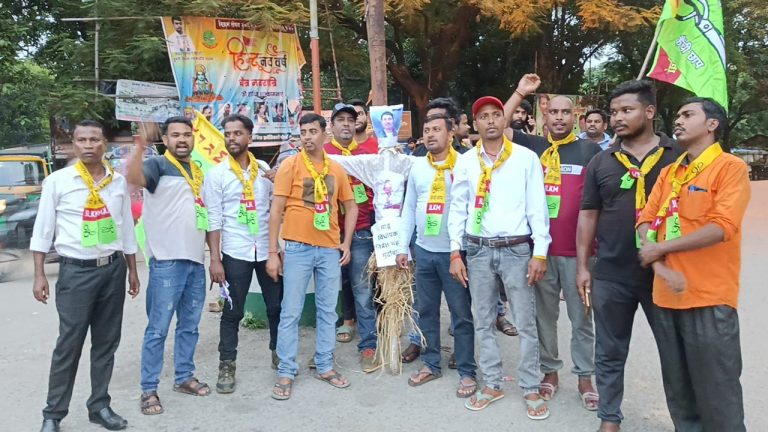 जेएलकेएम कार्यकर्ताओं द्वारा मांडू विधायक का पुतला दहन किया गया l