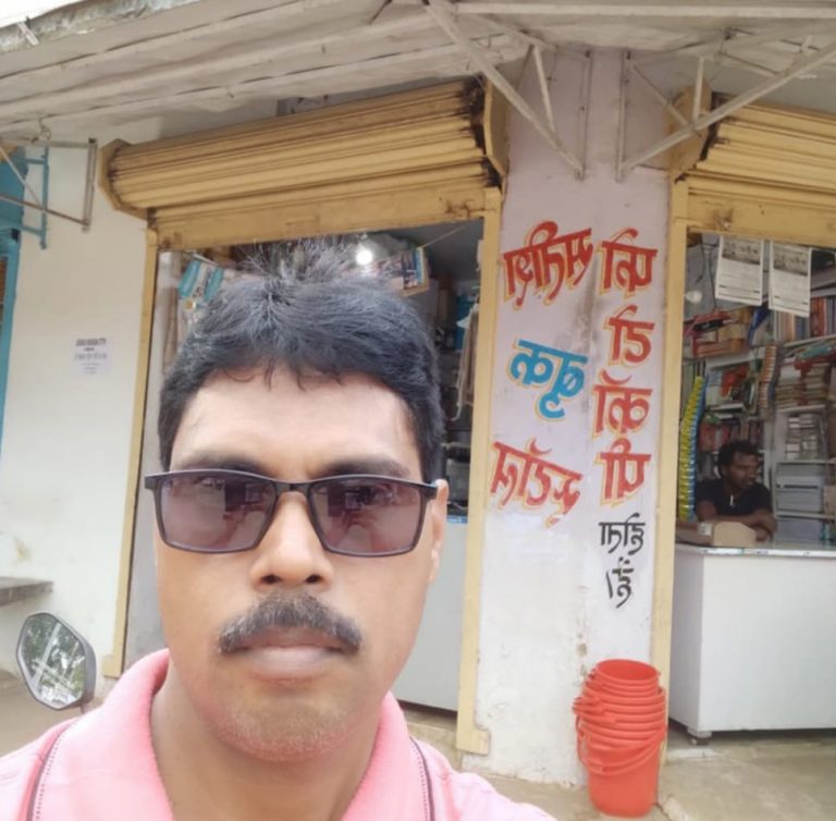 तेनुघाट के प्रतिष्ठित अखबार विक्रेता सतीश बुक स्टॉल के सतीश कुमार के खाते से ऑन लाइन साइबर ठगो ने लाखों की रकम उडाया।