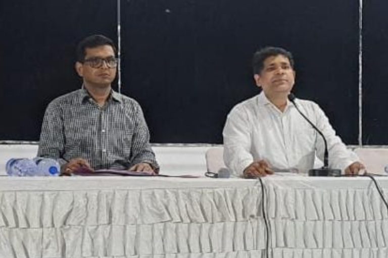 Hazaribagh: उपायुक्त ने जनवितरण प्रणाली के विक्रेताओं के साथ राशन वितरण में सुधार के निमित्त बैठक की,दिए गए कई आवश्यक निर्देश