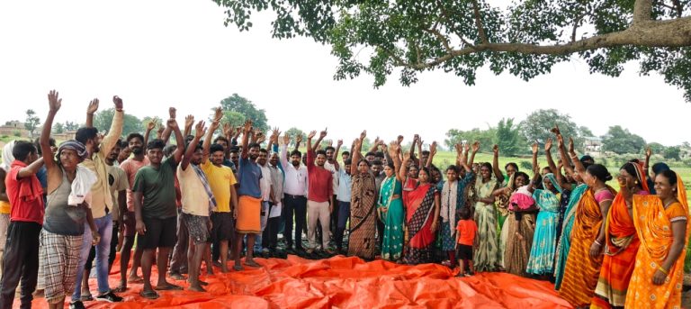 सीसीएल व न्यू उत्खनन कंपनी के विरोध में ग्राम उड़सू के ग्रामीणों ने किया बैठक।