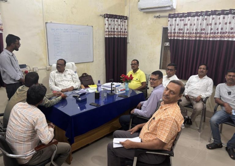 गिरिडीह जिला चैंबर ऑफ कॉमर्स ने विद्युत विभाग के अधिकारियों से स्मार्ट मीटर सहित अन्य विद्युत संबंधित समस्याओं को लेकर की महत्वपूर्ण बैठक ।