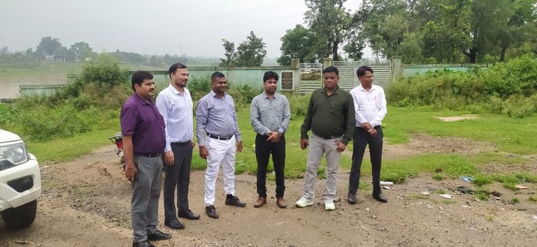 पेटरवार प्रखंड के कथारा खेतको के बीच दामोदर नदी पर स्थित पुल के क्षतिग्रस्त होने का मामला, उपायुक्त के निर्देश पर छोटे – बड़े वाहनों के आवागमन पर रोक।।
