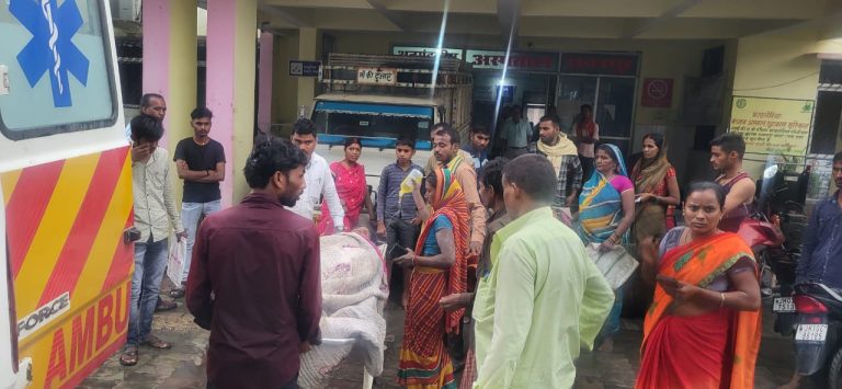 वज्रपात गिरने से चार व्यक्ति घायल, 