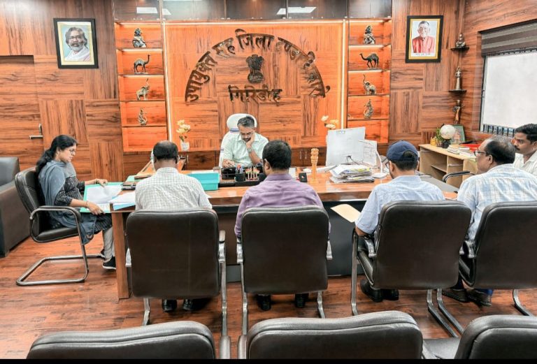 जिला उपायुक्त, रामनिवास यादव ने अपने कार्यालय प्रकोष्ठ में पीएम सूर्य घर मुफ्त बिजली योजना के प्रभावी एवं सफल क्रियान्वयन की समीक्षा की, दिए जरूरी दिशा-निर्देश।