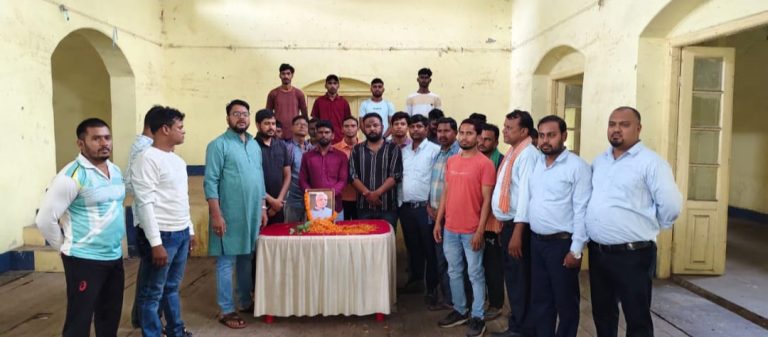 गिरिडीह में इंटक ने ददई दुबे को दी श्रद्धांजलि।