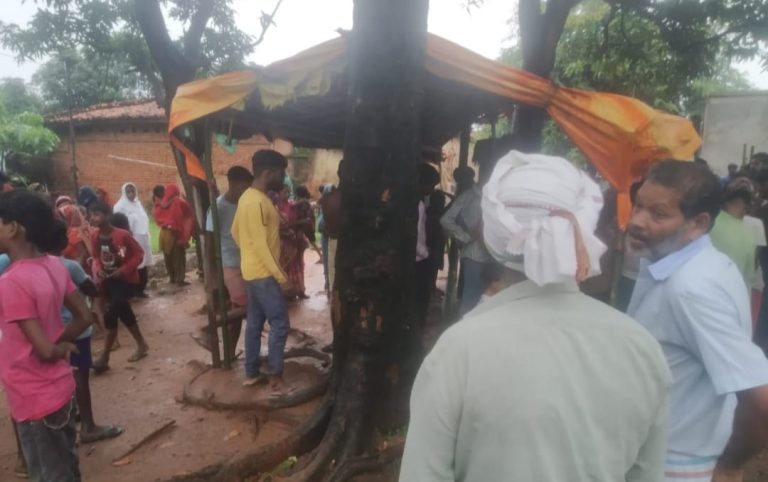 वज्रपात से एक व्यक्ति समेत मवेशियों की हुई मौत।