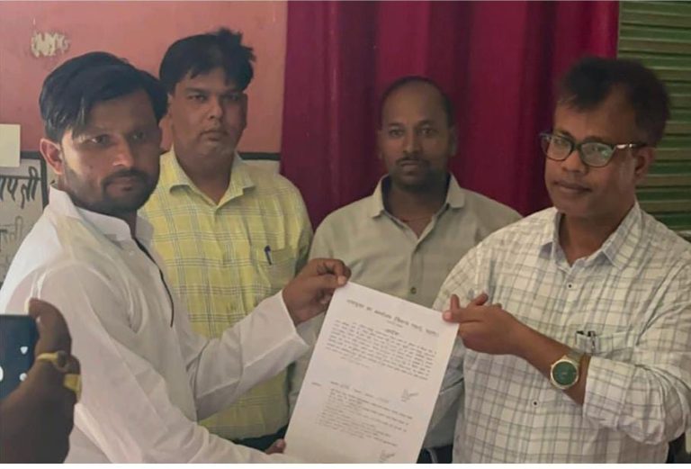 चतरा: गोढ़ाई पंचायत के मुखिया पर बलात्कार का आरोप, उप मुखिया को सौंपा प्रभार