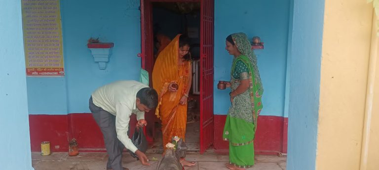 सावन मास के प्रथम सोमवारी मे शिव भक्तों की बड़ी संख्या में भीड़ देखी गई।