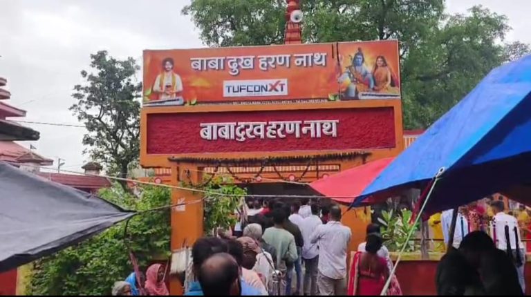 पवित्र श्रावण मास की प्रथम सोमवारी को लेकर शिवालियों में उमडी भक्त जनों की भीड़।