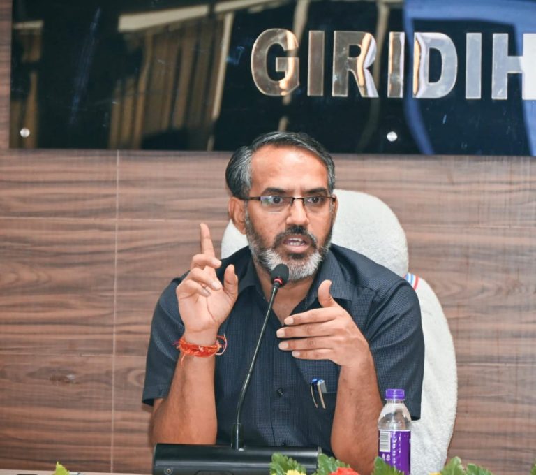 जिला उपायुक्त, गिरिडीह रामनिवास यादव ने सामाजिक सुरक्षा अंतर्गत संचालित विभिन्न विकासात्मक योजनाओं और स्पॉन्सरशिप योजना, मईया सम्मान योजना आदि का समीक्षा किया, दिए जरूरी दिशा-निर्देश।