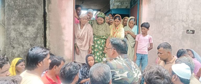 गिरिडीह के मुफस्सिल क्षेत्र झगरी में युवक का शव फंदे में झूलता मिला, पुलिस जांच में जुटी।